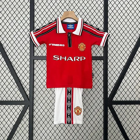 Manchester United Retro 1999-00 Kids Football Kit