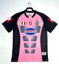 Juventus 2002/03 Vintage Retro Pink and Black Goalkeeper Jersey
