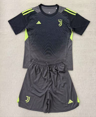Juventus 25/26 Goalkeeper Kids Black Jersey Set