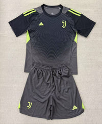 Juventus 25/26 Goalkeeper Kids Black Jersey Set