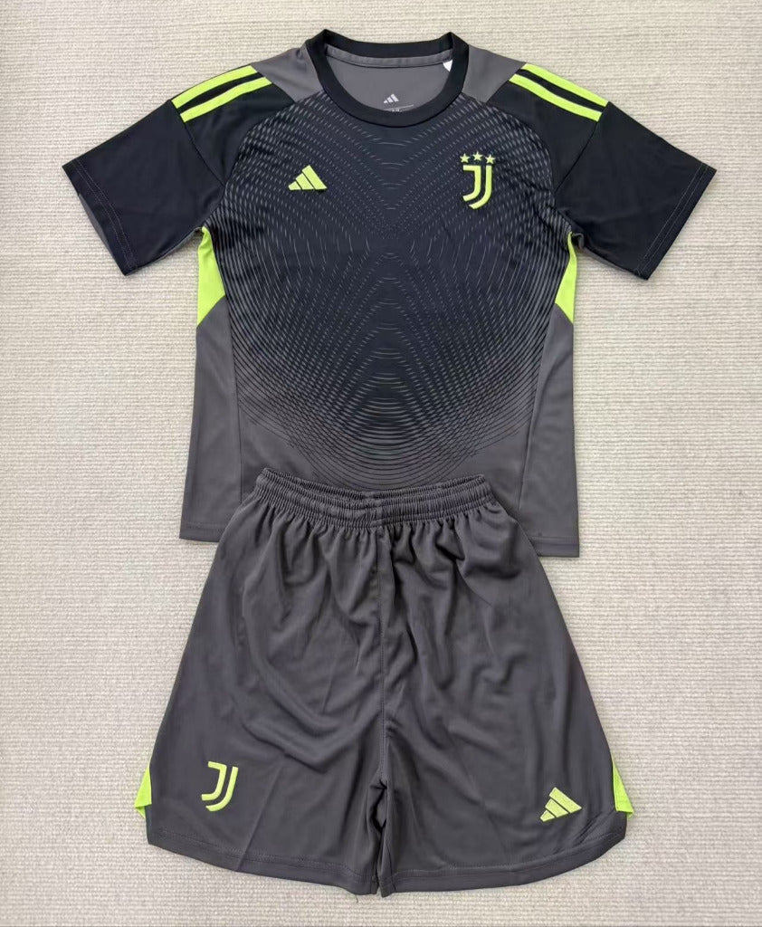 Juventus 25/26 Goalkeeper Kids Black Jersey Set