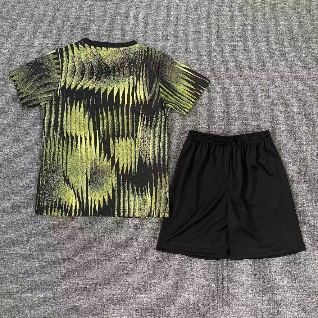 Leeds United 25/26 Green Training Kids Jersey Set