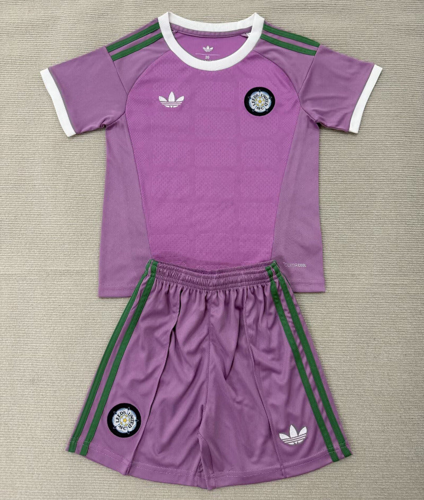 Leeds United 26/27 Purple/Green Stripes Goalkeeper Kids Jersey Set