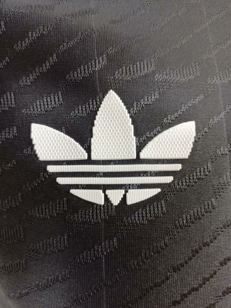 Liverpool 25/26 Black Goalkeeper Player Version Jersey