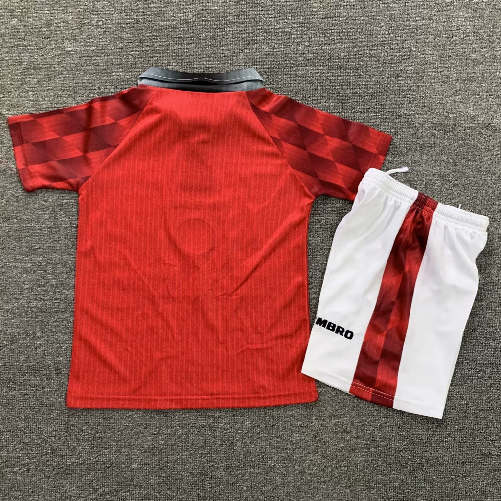 Manchester United 1996/98 Vintage Retro Kids Jersey Set