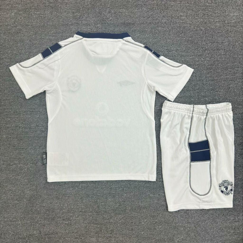 Manchester United 2000/01 Vintage Retro Away Kids Jersey Set