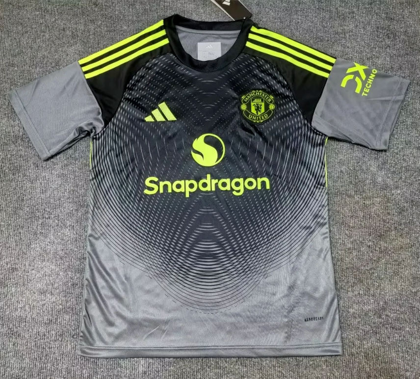 Manchester United 25/26 Black Goalkeeper Jersey