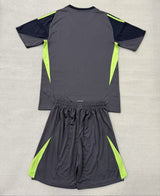 Manchester United 25/26 Black Goalkeeper Kids Jersey Set