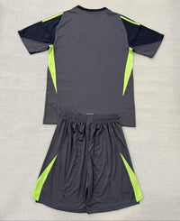 Manchester United 25/26 Black Goalkeeper Kids Jersey Set