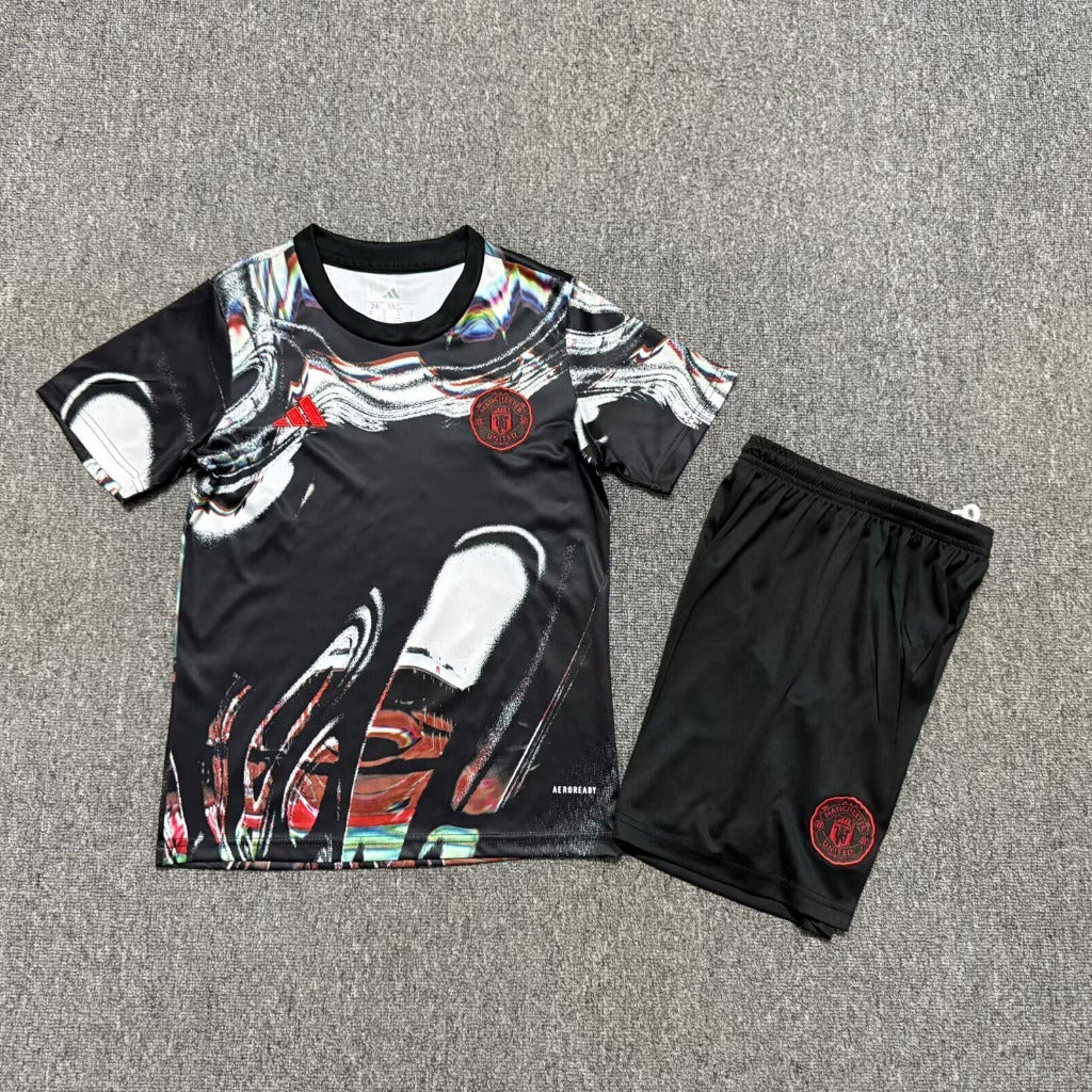 Manchester United 25/26 Black Pre Match Kids Jersey Set