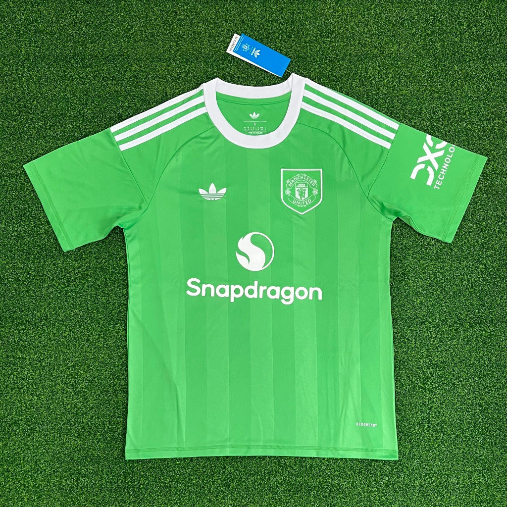 Manchester United 25/26 Green/White Goalkeeper Jersey