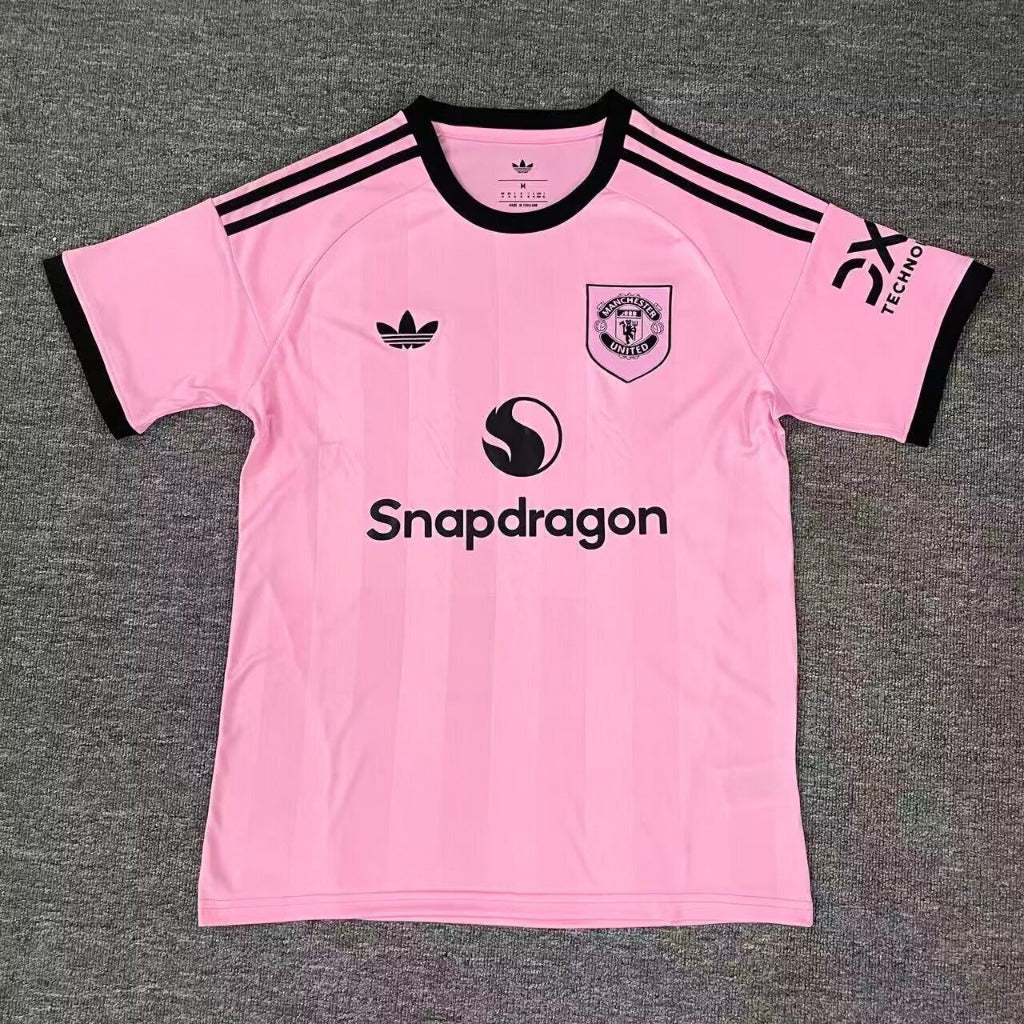 Manchester United 25/26 Pink/Black Goalkeeper Jersey