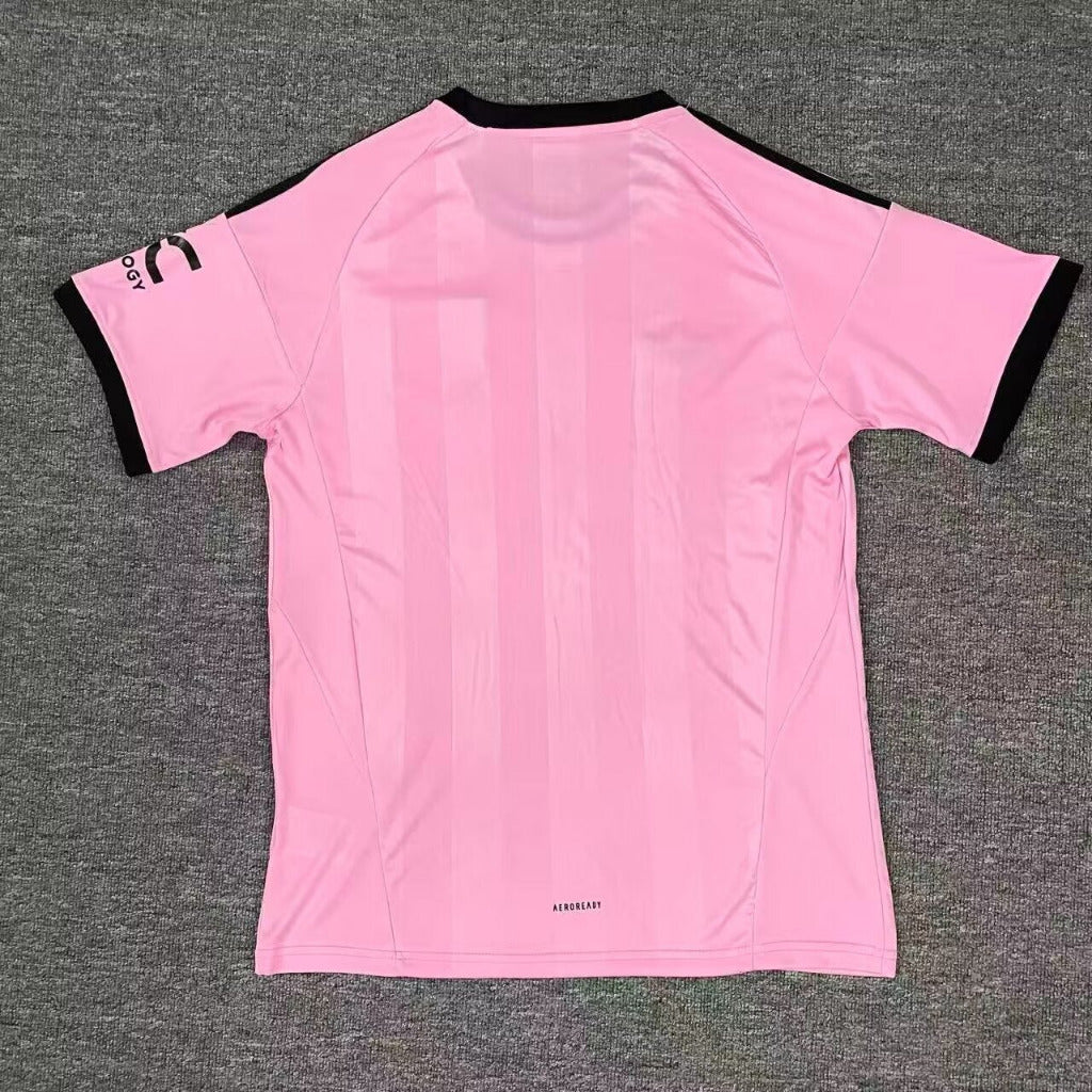 Manchester United 25/26 Pink/Black Goalkeeper Jersey