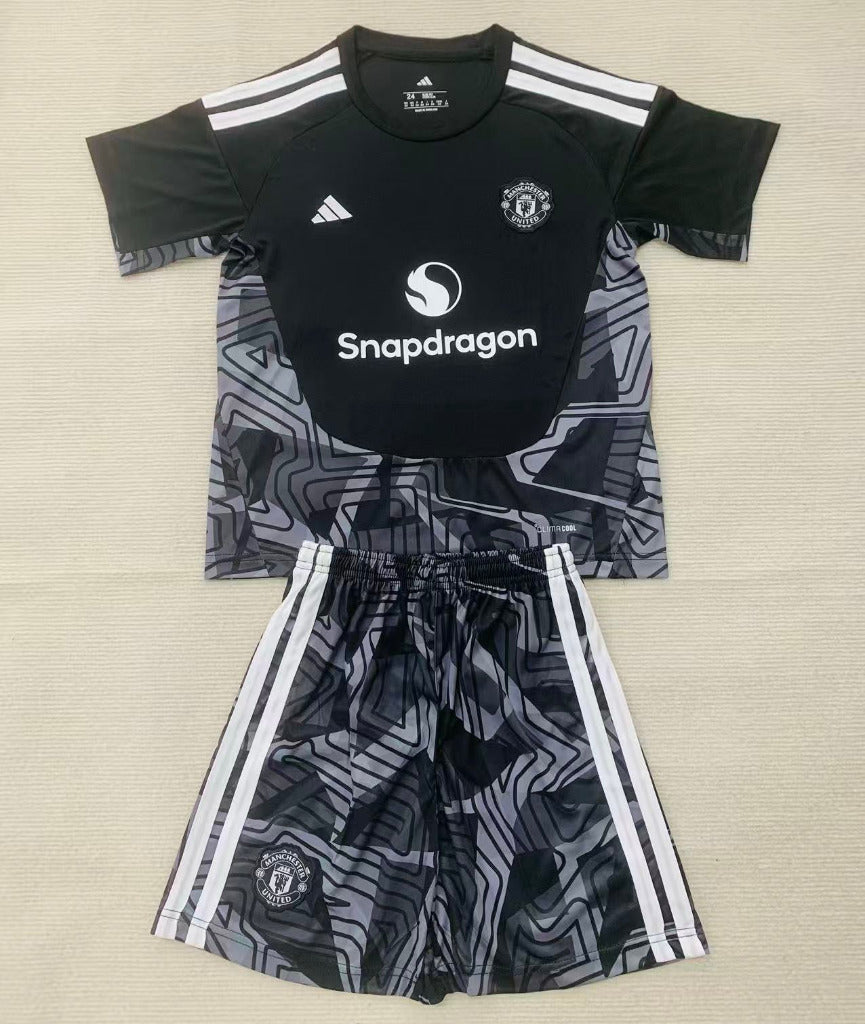 Manchester United 26/27 Black/White Stripe Home Goalkeeper Kids Jersey Set