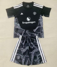 Manchester United 26/27 Black/White Stripe Home Goalkeeper Kids Jersey Set