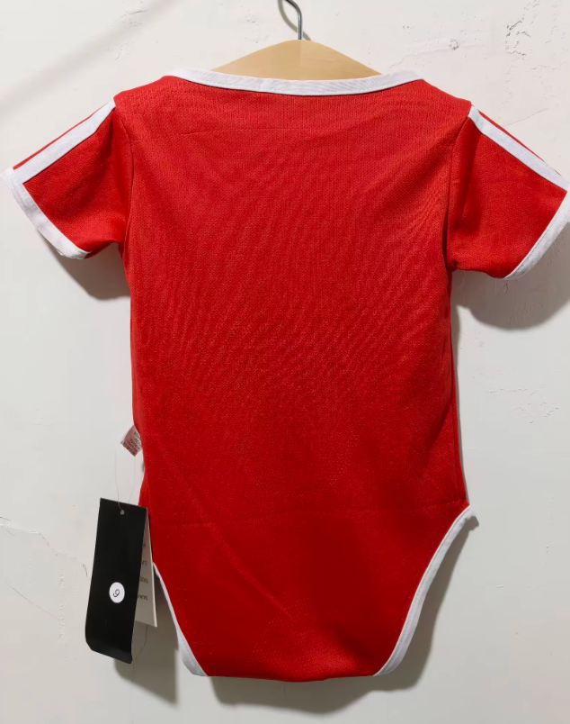 Manchester United 26/27 Red/White Stripes Baby Bodyusuit