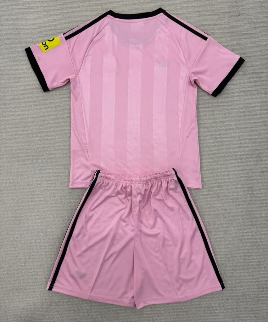 Newcastle 25/26 Goalkeeper Pink Kids Kit