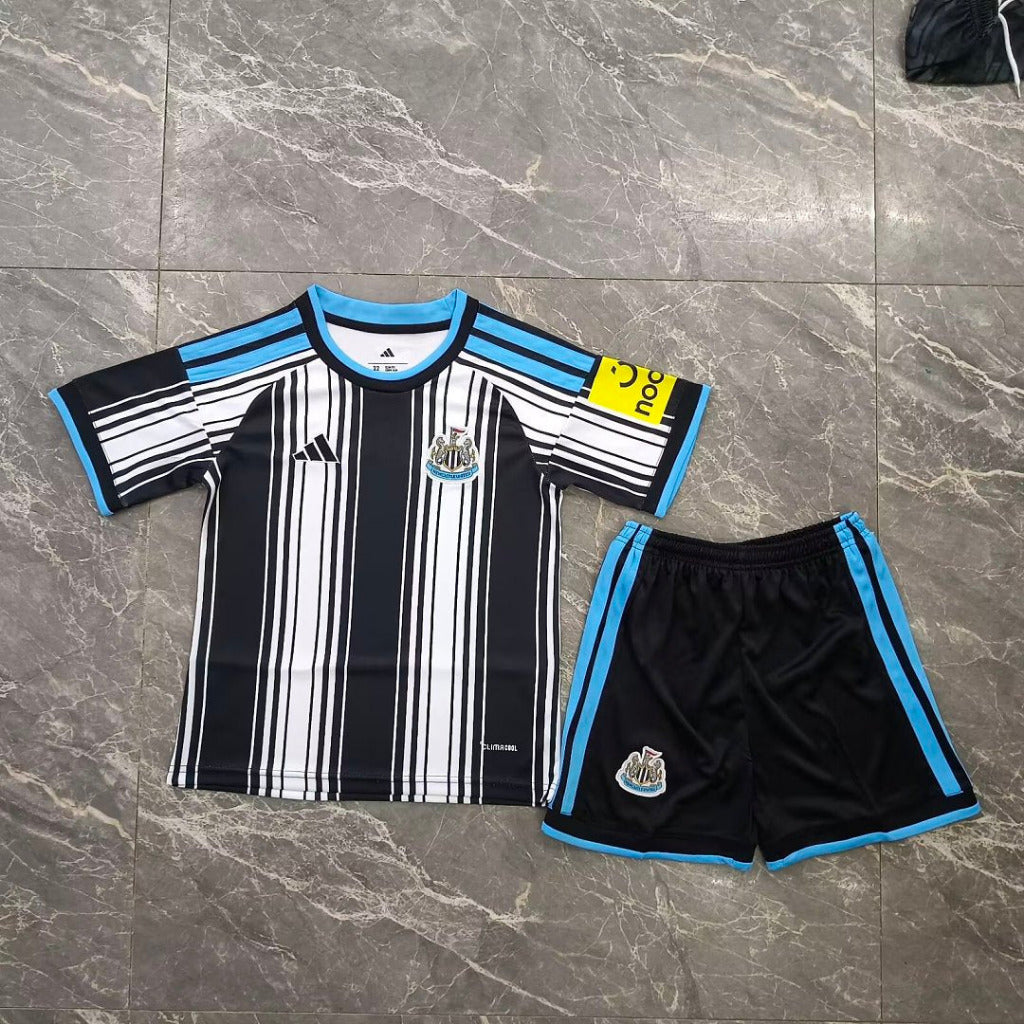 Newcastle 26/27 Black/White Barcode Stripe Home Kids Jersey Set