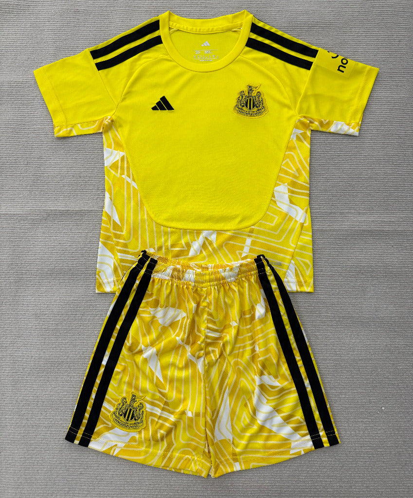 Newcastle United 26/27 Yellow/Black Stripes Goalkeeper Kids Jersey Set